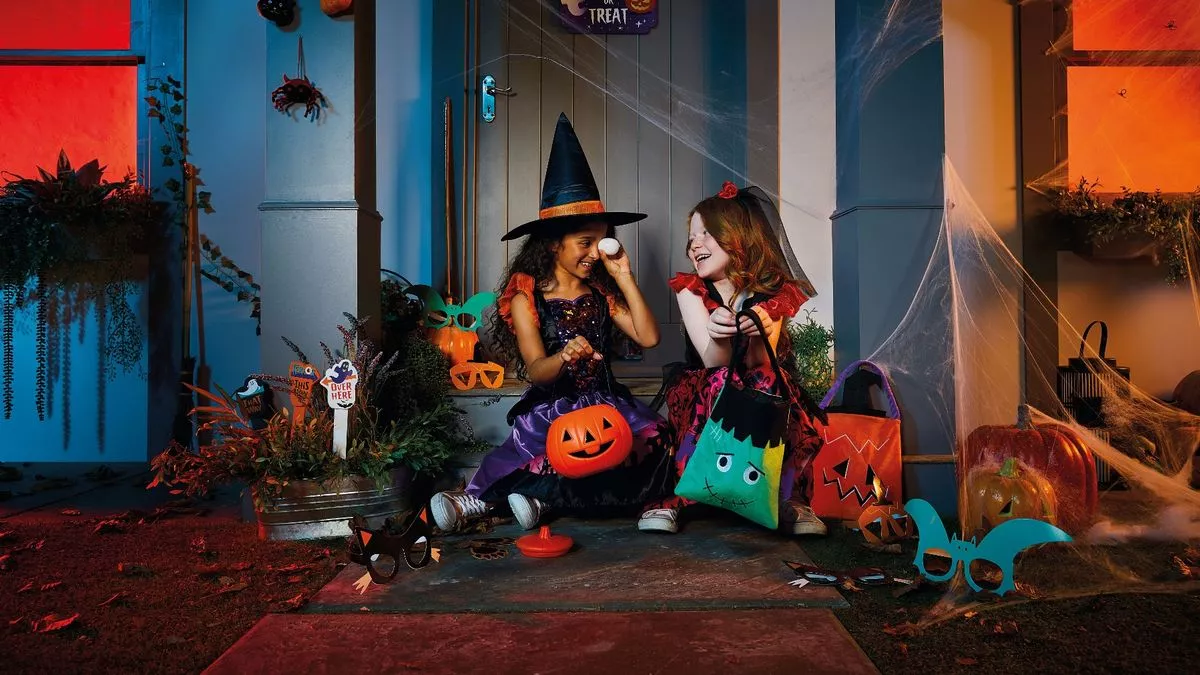 Front Page 2 Front Page -Kreepsville Sales 0 ERR WOL 121022 halloweenoutfit1 01jpeg