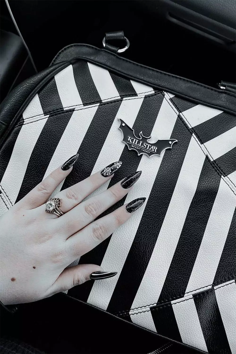 Never Trust The Living Handbag 7 Never Trust The Living Handbag - Image 5