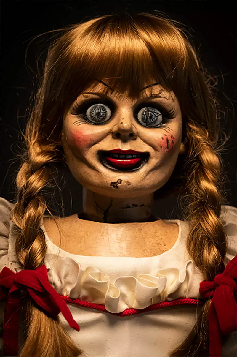 TRICK OR TREAT STUDIOS The Conjuring - Annabelle Lifesize 40" Doll 4 TRICK OR TREAT STUDIOS The Conjuring - Annabelle Lifesize 40" Doll - Image 2
