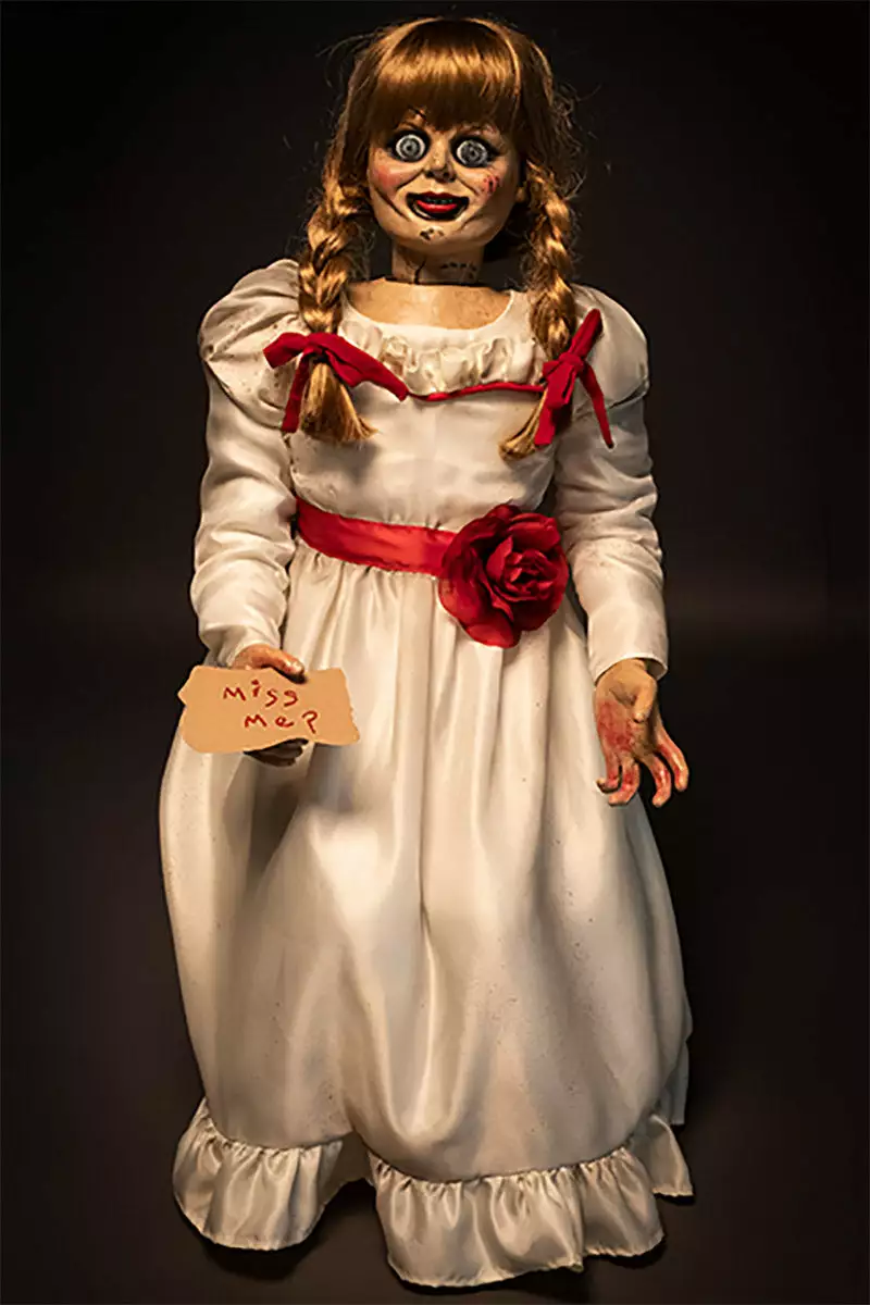 TRICK OR TREAT STUDIOS The Conjuring - Annabelle Lifesize 40" Doll 6 TRICK OR TREAT STUDIOS The Conjuring - Annabelle Lifesize 40" Doll - Image 4