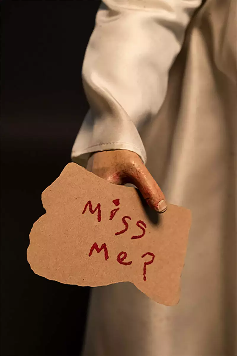 TRICK OR TREAT STUDIOS The Conjuring - Annabelle Lifesize 40" Doll 8 TRICK OR TREAT STUDIOS The Conjuring - Annabelle Lifesize 40" Doll - Image 6