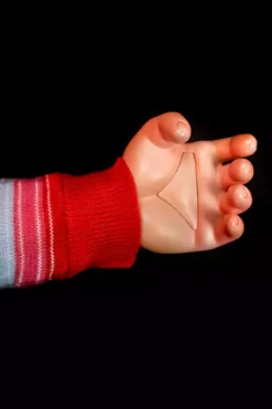 TRICK OR TREAT STUDIOS Ultimate Chucky Doll [Lifesize 29"] -Kreepsville Sales uc handdetail1